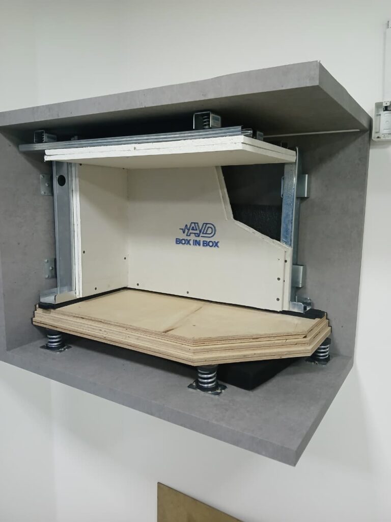 Vista em corte de um sistema BOX-IN-BOX